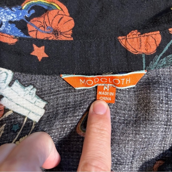 Modcloth Classic Captivation Wizard of Oz Print Button Down Blouse Medium - Picture 2 of 9